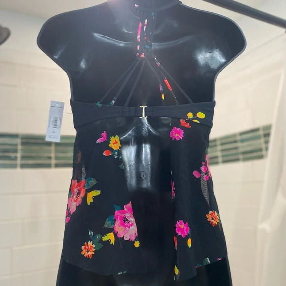 NWT|| Floral Tankini Bathing Suit Top. With mesh on bottom. Size Medium. - Picture 4 of 5